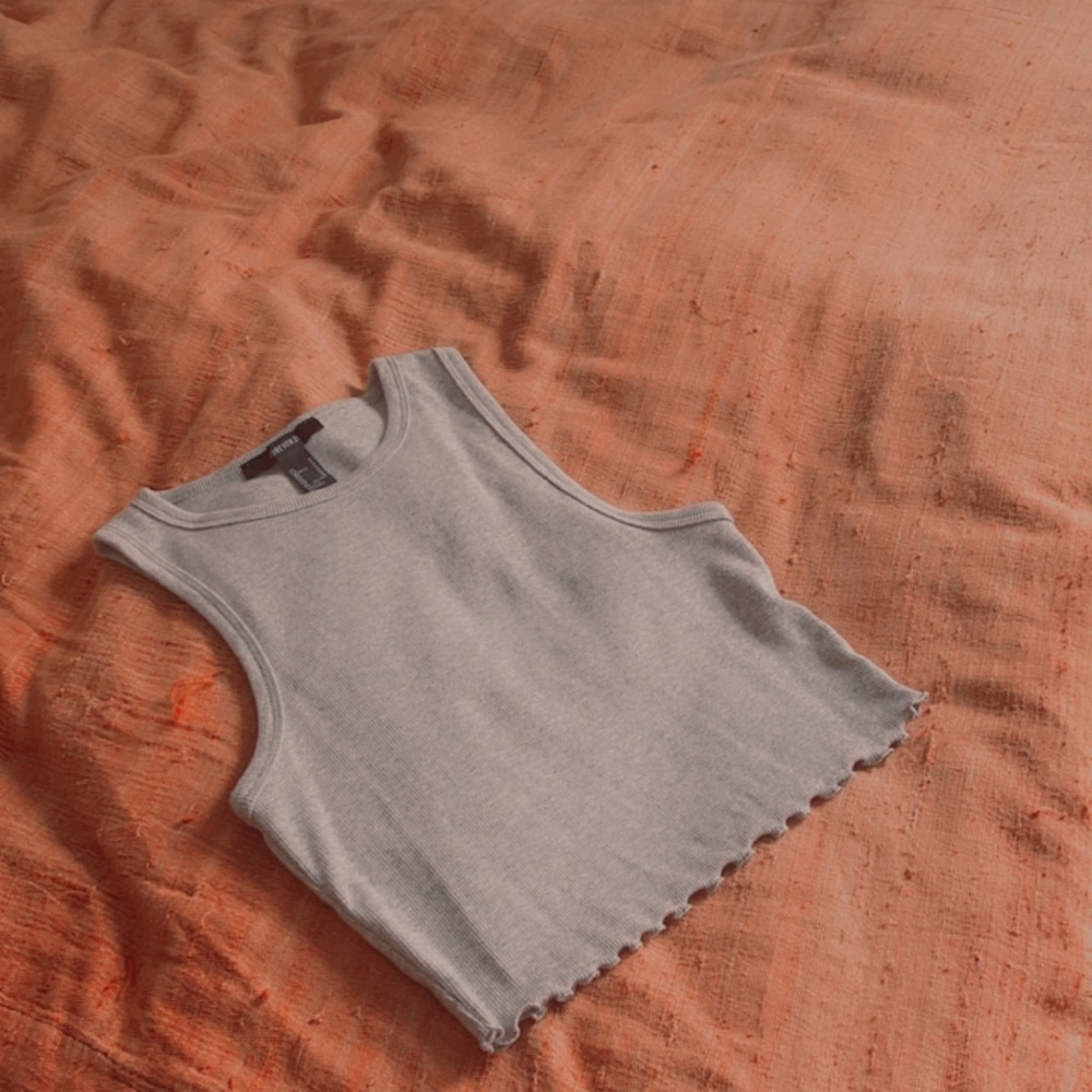 ribbed grey crop top with bottom ruffled edges